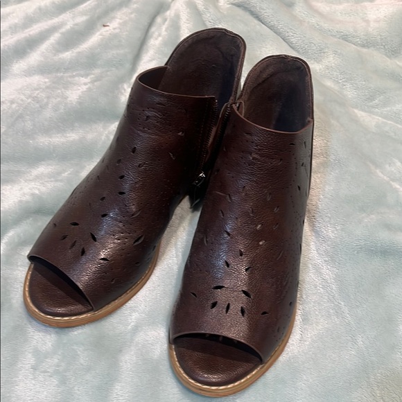 Boutique by Corky‘s Norwich Shoes 8 - Picture 2 of 4